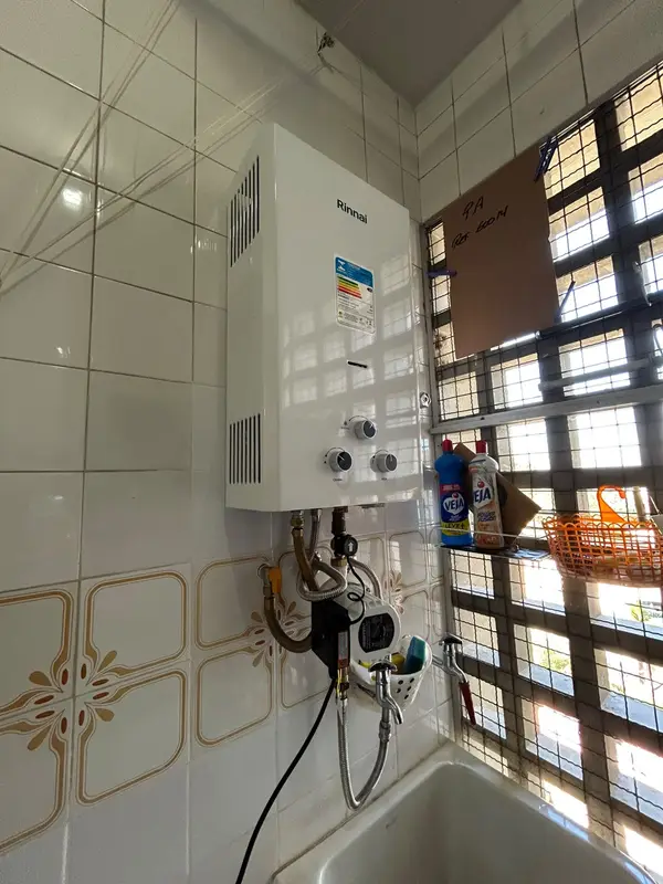 Conserto aquecedor Rinnai com pressurizador - Falcon Aquecedores