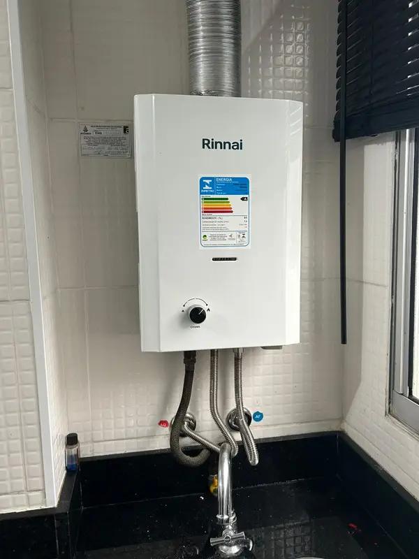 Instalação aquecedor Rinnai área de serviço - Falcon Aquecedores